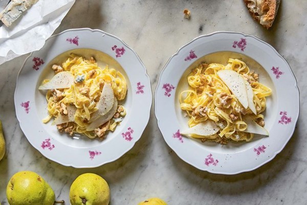 Tagliatelle with Gorgonzola, pear and walnut