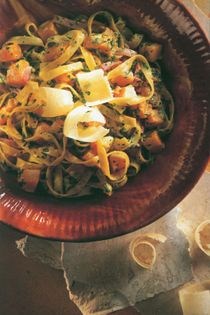Tagliatelle with ham and butternut squash (Tagliatelle col prosciutto cotto e la zucca)