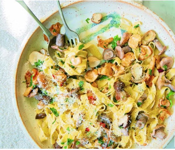 Tagliatelle with mixed mushrooms (Tagliatelle con funghi misti)