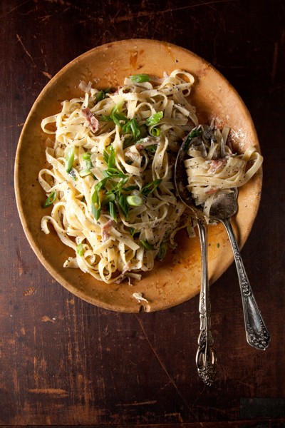 Tagliatelle with poppy seeds and prosciutto