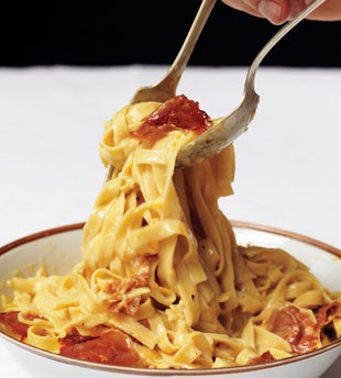 Tagliatelle with prosciutto and orange
