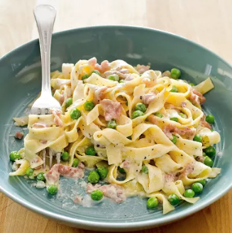 Tagliatelle with prosciutto and peas