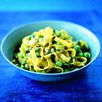 Tagliatelle with rocket and broad beans