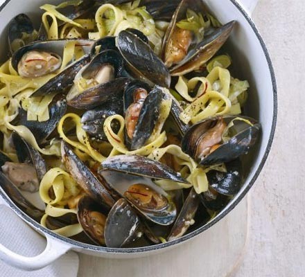 Tagliatelle with saffron mussels