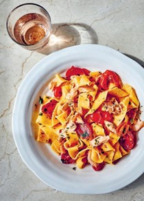 Tagliatelle with salmon and cherry tomatoes