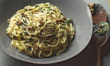 Tagliatelle with walnuts and lemon