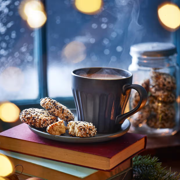 Tahini, almond and honey cookies (Tahinobiskoto)