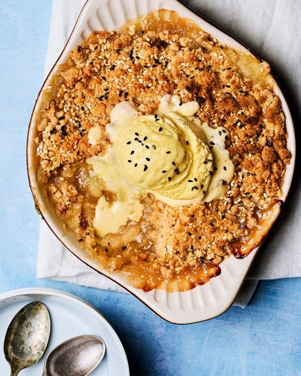 Tahini apple crumble