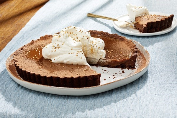 Tahini caramel tart (aka the Gal Gadot of tarts)