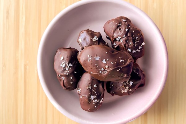 Tahini-chocolate dates 