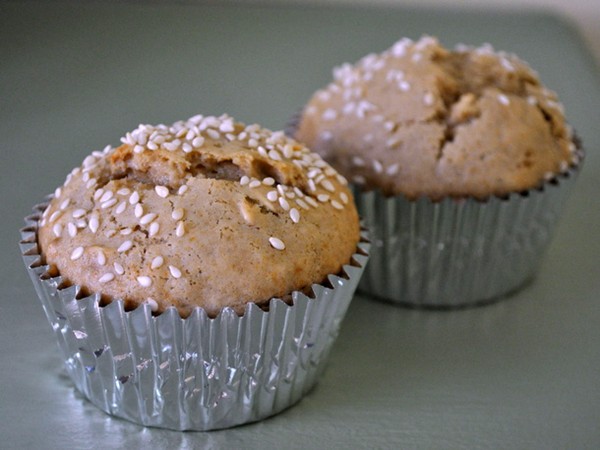 Tahini muffins with figs