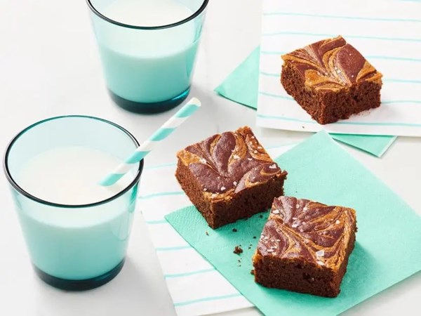 Tahini-swirled chocolate-chickpea bars