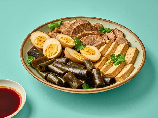 Taiwanese master braise (Lǔ wèi / 滷味)