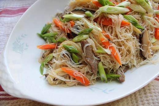 Taiwanese pan-fried rice noodles