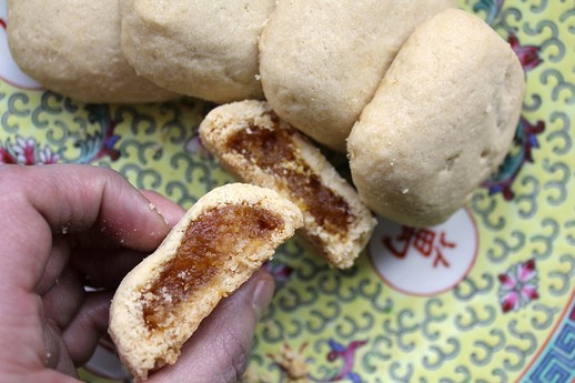 Taiwanese pineapple cakes (fung li su)