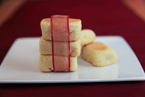 Taiwanese rosemary & vanilla infused honey pineapple cakes
