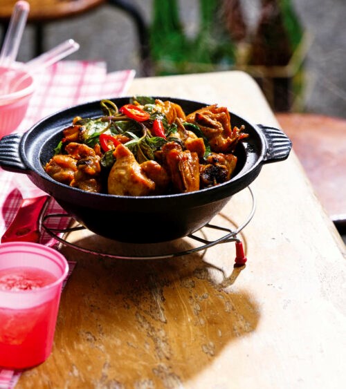 Taiwanese three-cup chicken (Sān bēi jī / 三杯雞)