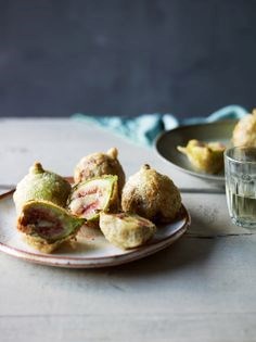 Taleggio-filled figs in beer batter (Fichi in pastella ripieni di Taleggio)