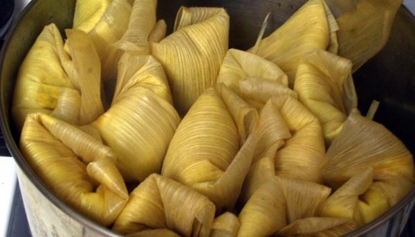 Tamales cernidos con rajas y queso (Tamales filled with poblanos and cheese)