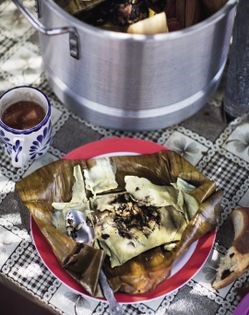 Tamales filled with chicken in black mole (Tamales de mole negro)