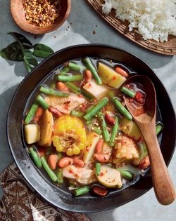 Tamarind vegetable soup (Sayur asam)