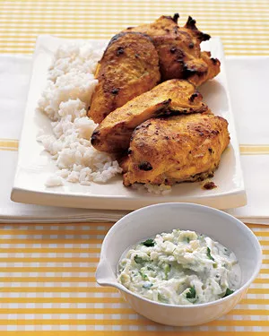 Tandoori chicken with yogurt sauce