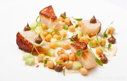 Tandoori scallops with chickpeas and yoghurt
