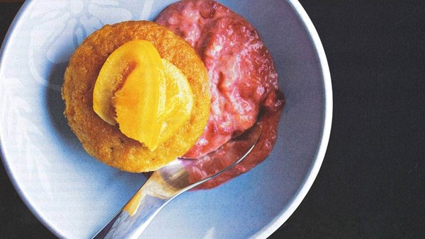 Tangelo cakes with rhubarb cream