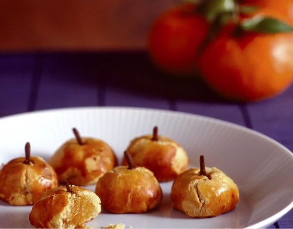 "Tangerine pie" - caramelized pineapple turnovers