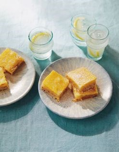 Tangy lemon & juniper bars