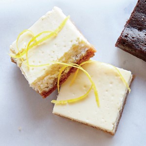 Tangy lemon cheesecake bars