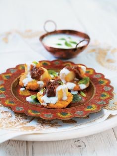 Tangy potato canapés with mint and yogurt