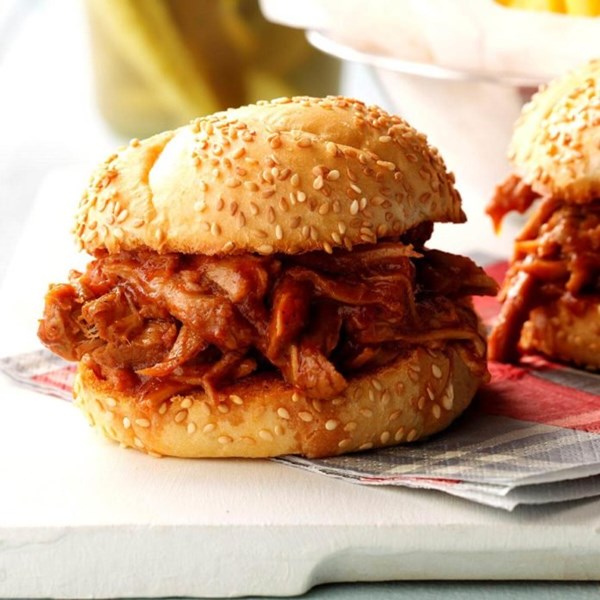 Tangy pulled pork sandwiches 