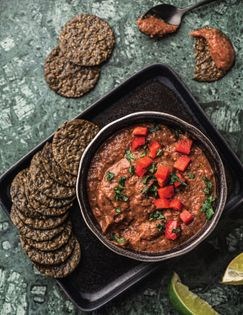 Tangy roasted red pepper & black bean spread