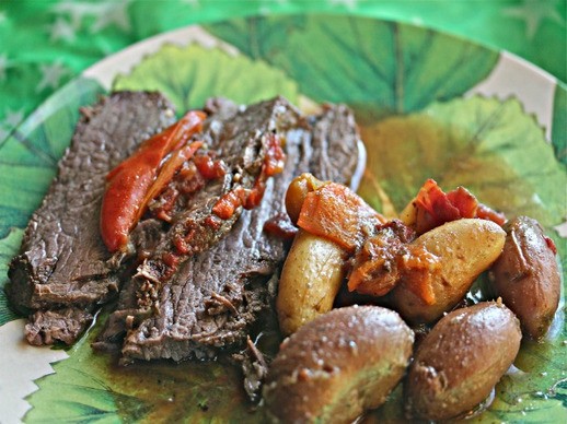 Tangy slow cooker brisket with potatoes and sweet peppers