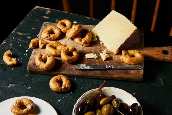 Tapenade taralli