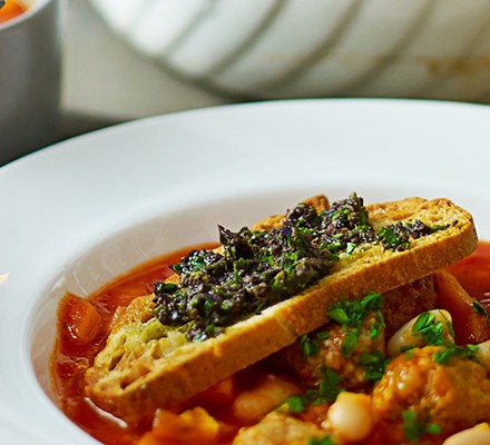 Tapenade toasts 