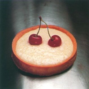 Tapioca custard with sweet or sour cherries
