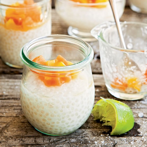 Tapioca pudding with tropical fruits