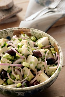 Taro root salad (Salata me kolokasi)