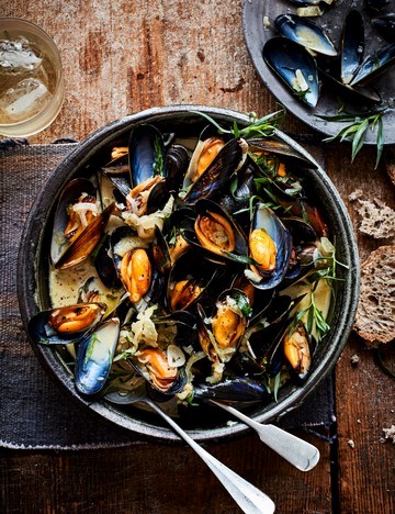 Tarragon and vermouth mussels