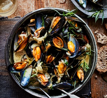 Tarragon and vermouth mussels