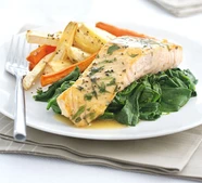 Tarragon salmon with crispy root chips