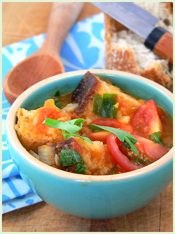 Tarragon tomato soup and its olive oil croûtons (Soupe de tomate à l’estragon et croûtons à l’huile d’olive)