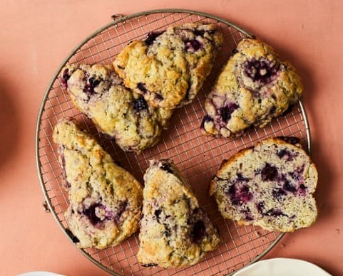Tart blueberry and cream scones