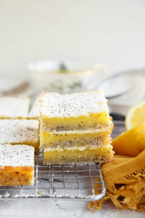 Tart lemon poppy seed bars