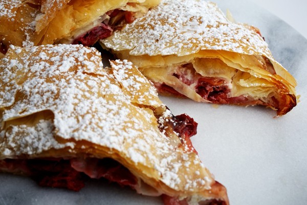 Tart Serbian-style cherry pie (Pita sa visnjama)