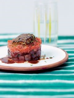 Tartare of tuna with fresh figs, masago caviar & foie gras