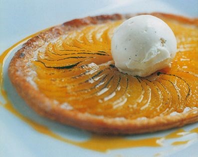 Tarte fine of peach, pepper ice cream