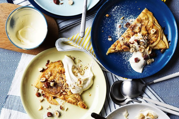 Tarte flambée with apples